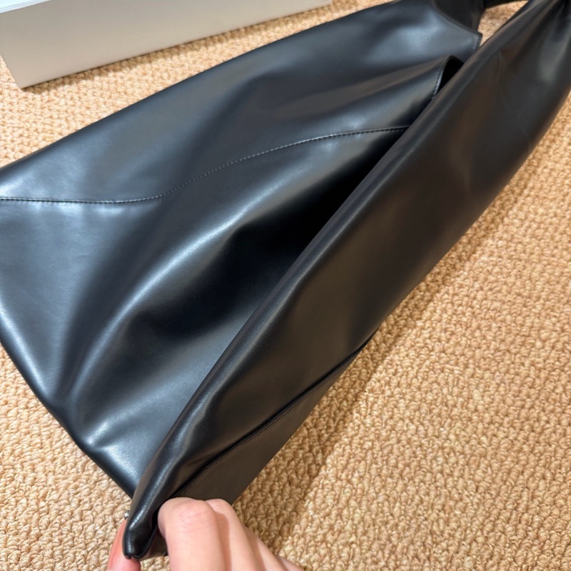 Maison Margiela馬吉拉黑色皮面三角包單肩包 中號 輕便大容量-4