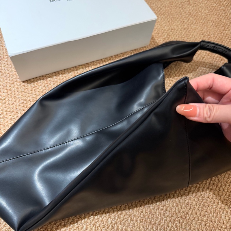 Maison Margiela馬吉拉黑色皮面三角包單肩包 中號 輕便大容量-6