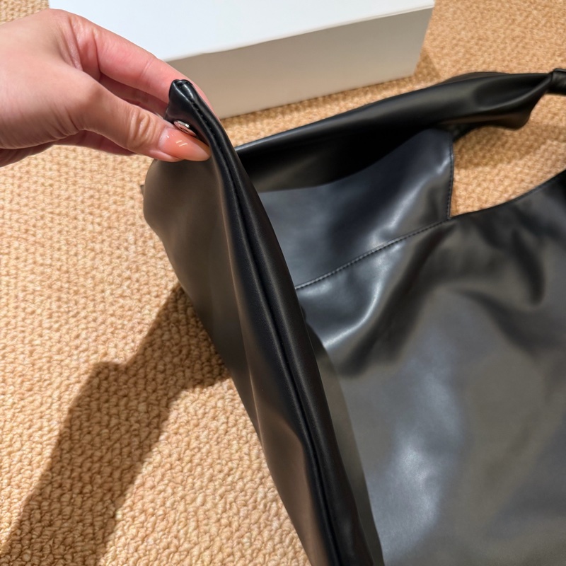 Maison Margiela馬吉拉黑色皮面三角包單肩包 中號 輕便大容量-7