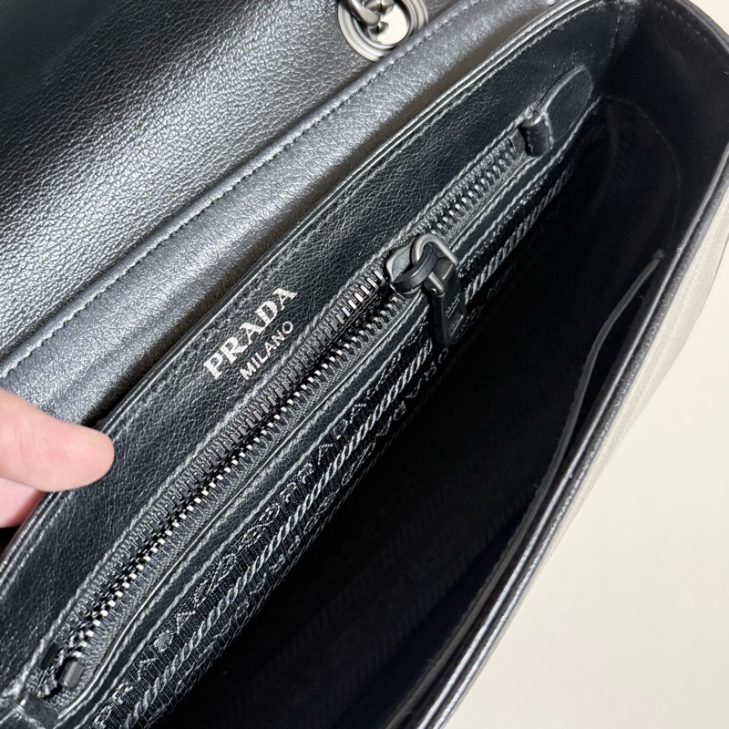 二手近全新 PRADA 卯釘 鉚釘 卯釘包 鉚釘包 Glace calf 1BD147 鏈條包-8