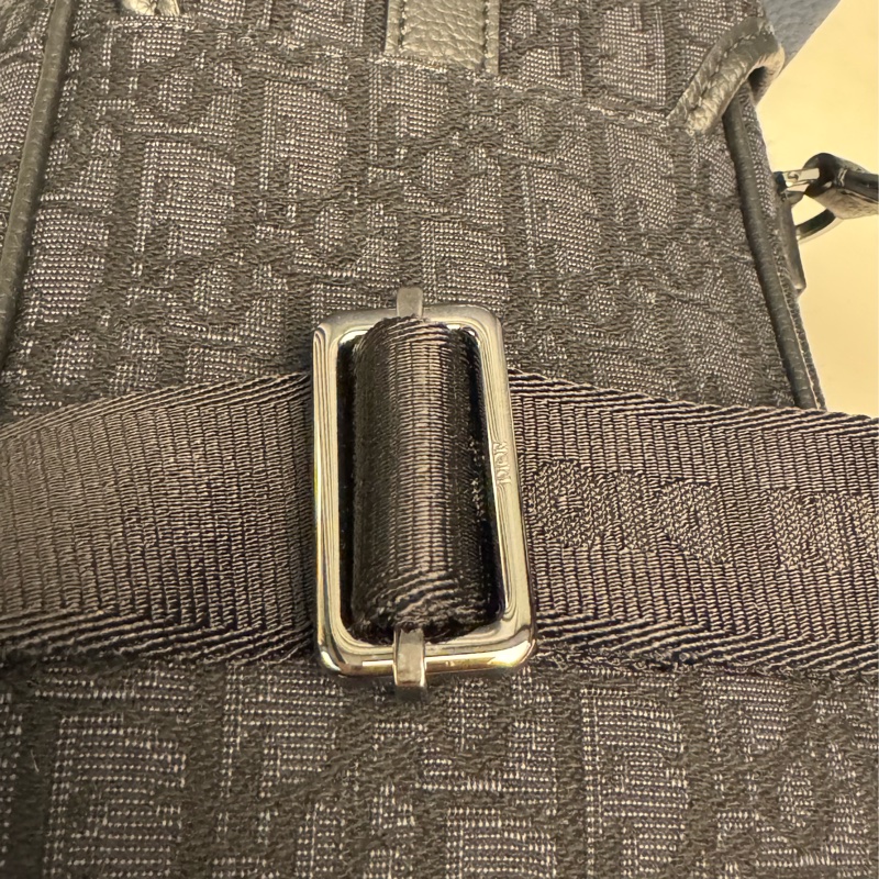 Dior Hit the Road 翻蓋信使包-11