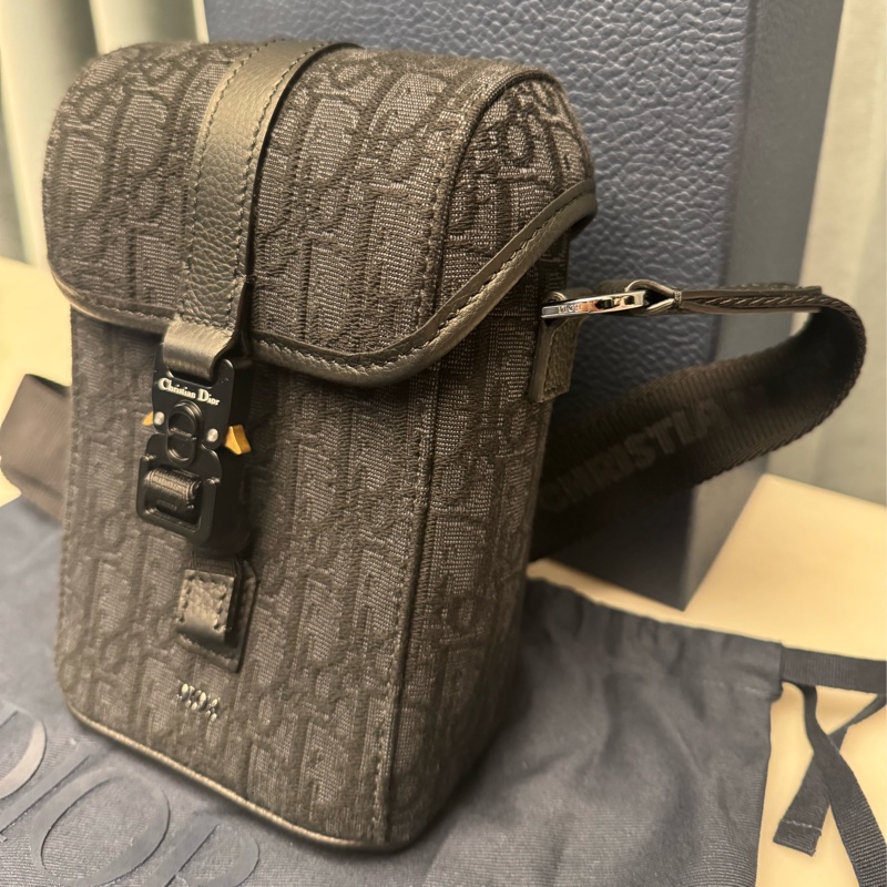 Dior Hit the Road 翻蓋信使包-1