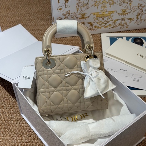 全新全套25年編碼奶茶色三格戴妃lady dior手提斜挎包