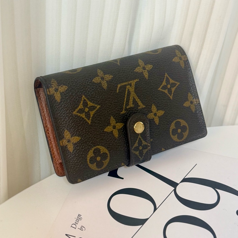 ✔️LV Louis Vuitton 路易威登 Monogram M61674 蝴蝶釦中夾-0