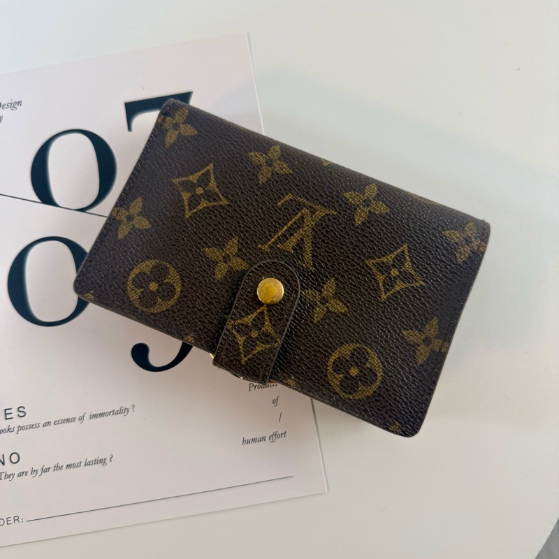 ✔️LV Louis Vuitton 路易威登 Monogram M61674 蝴蝶釦中夾-1