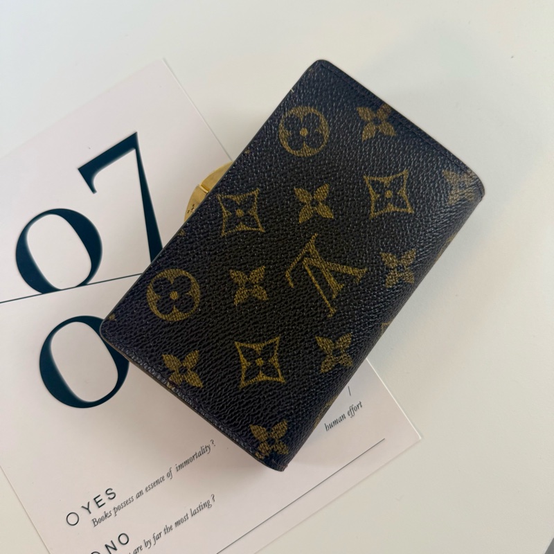 ✔️LV Louis Vuitton 路易威登 Monogram M61674 蝴蝶釦中夾-3