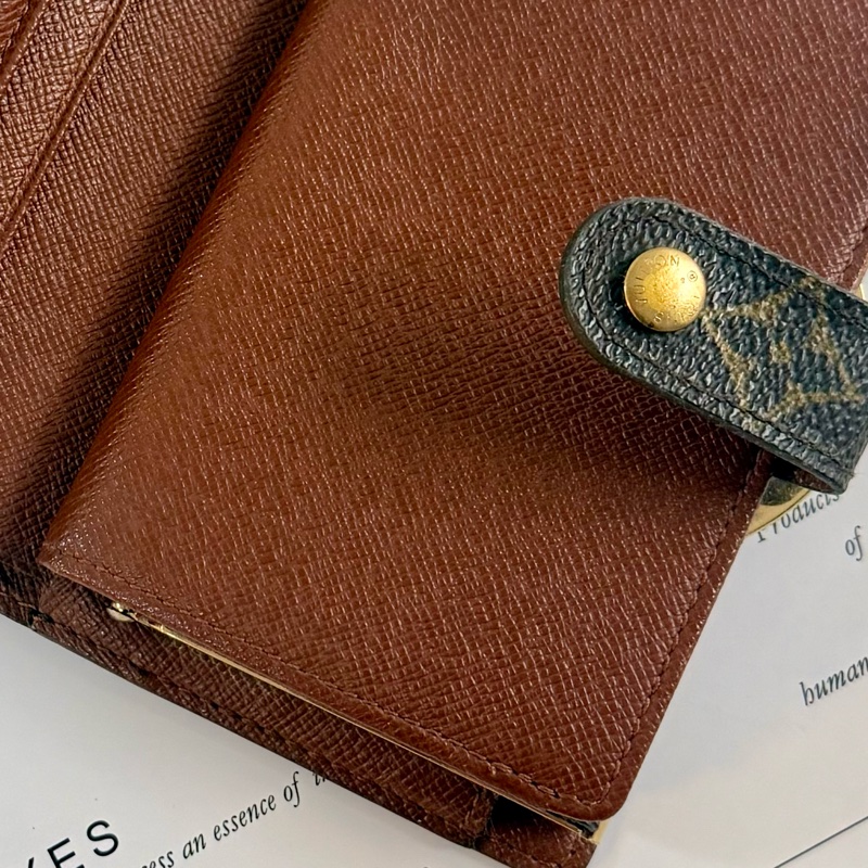 ✔️LV Louis Vuitton 路易威登 Monogram M61674 蝴蝶釦中夾-27