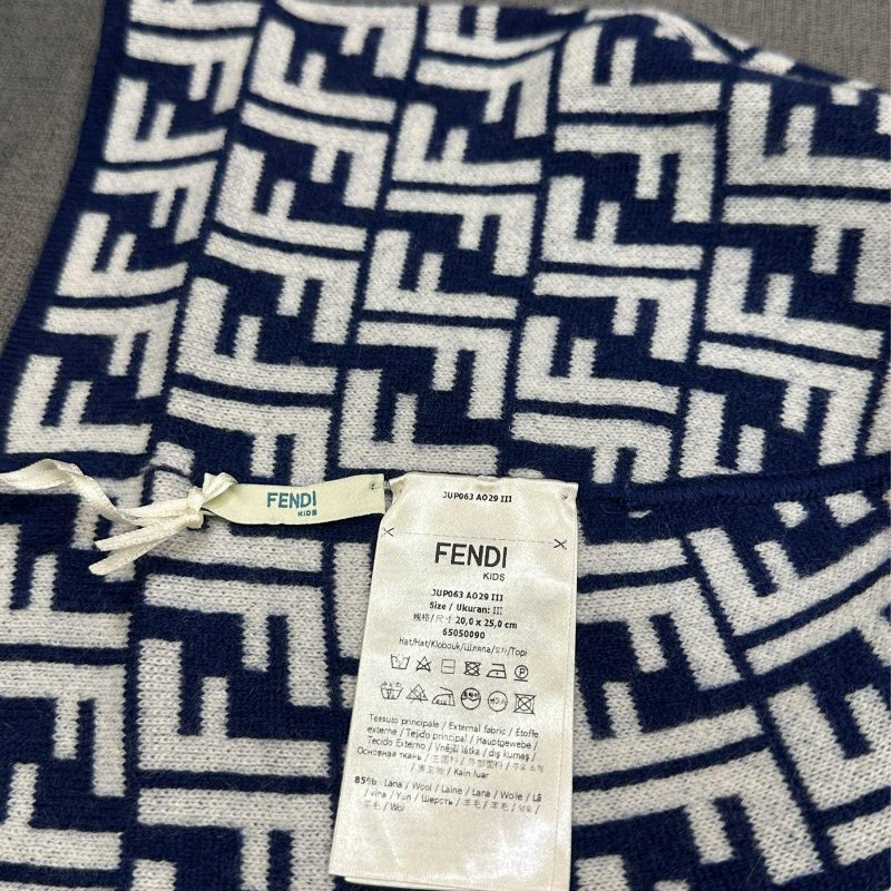 💎Han's house精品服飾💎FENDI 芬迪 滿版 FF 毛帽 雙面用 原價10900-2