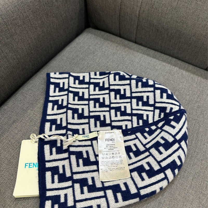 💎Han's house精品服飾💎FENDI 芬迪 滿版 FF 毛帽 雙面用 原價10900-3