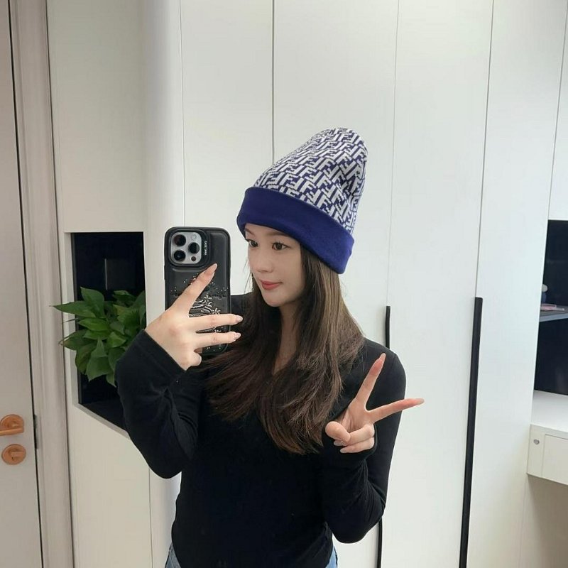 💎Han's house精品服飾💎FENDI 芬迪 滿版 FF 毛帽 雙面用 原價10900-5