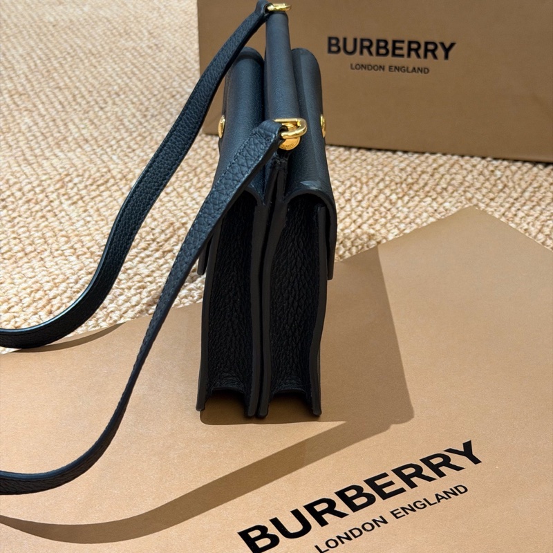 Burberry博柏利Title系列黑金牛皮雙面郵差斜挎包-1