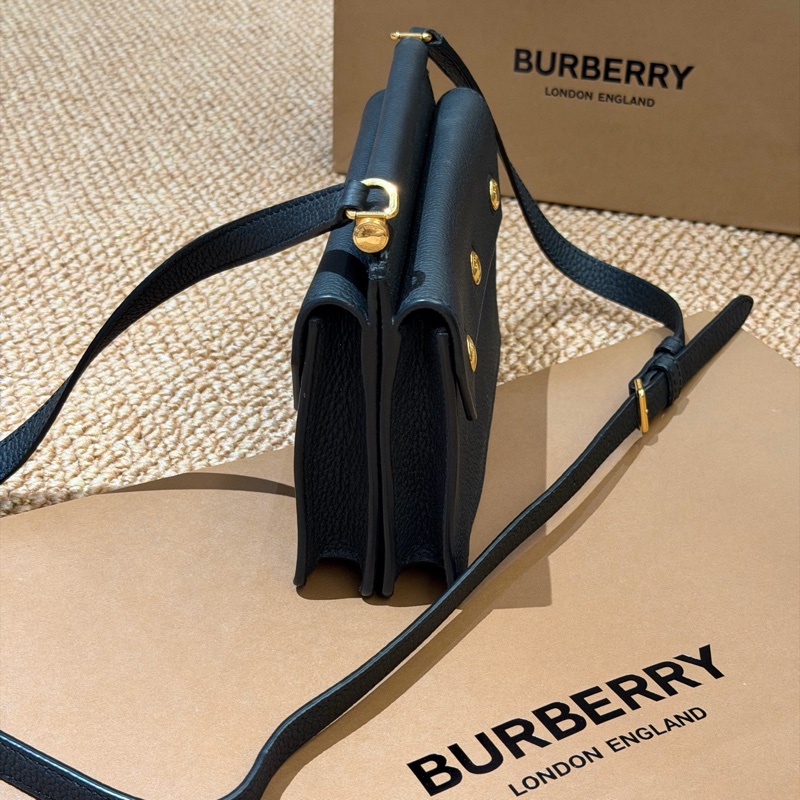 Burberry博柏利Title系列黑金牛皮雙面郵差斜挎包-3