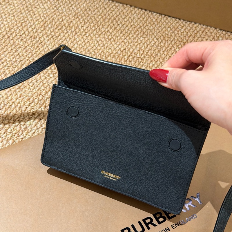 Burberry博柏利Title系列黑金牛皮雙面郵差斜挎包-5