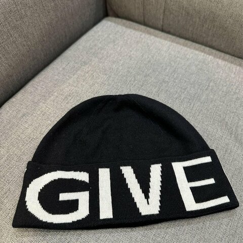 💎Han's house精品服飾💎GIVENCHY 紀梵希 毛帽 原價13600