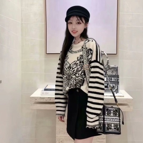 Dior Bubble刺繡字母花卉水桶包 23*14*14cm  95新 配件盒子 塵袋