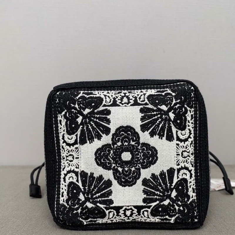 Dior Bubble刺繡字母花卉水桶包 23*14*14cm  95新 配件盒子 塵袋-6