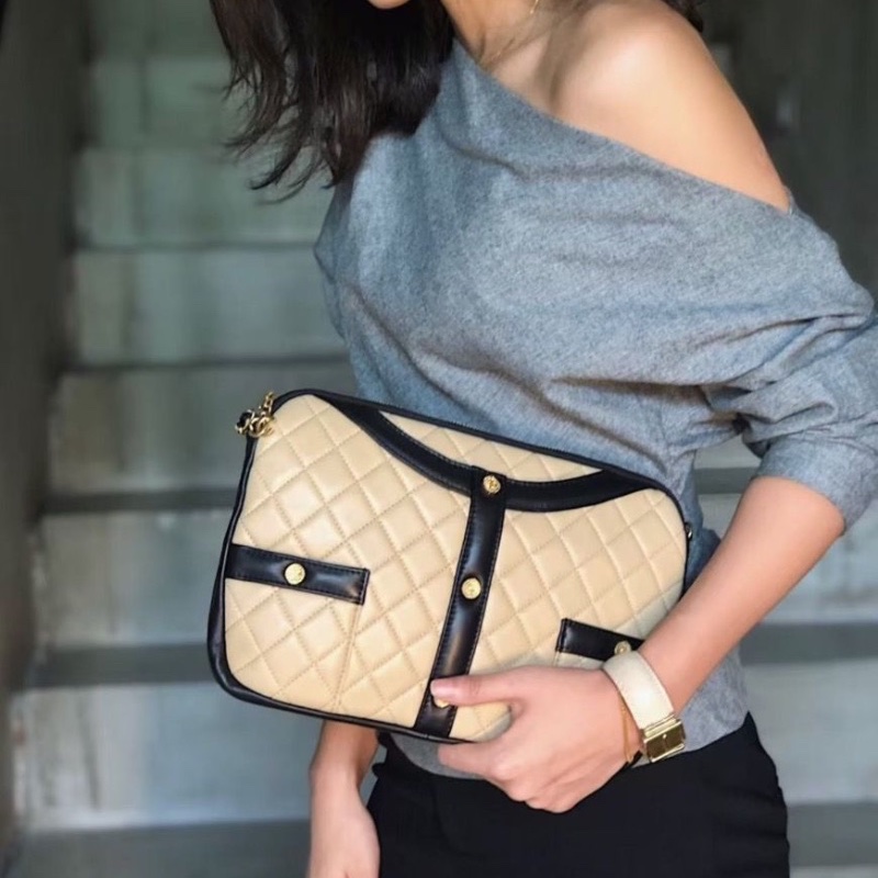 Chanel 拼色衣服包肩背包腋下包29X19X2 9新 配件塵袋-0