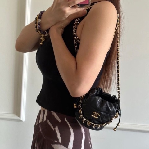 Chanel 雙鏈條 水桶 黑金 荔枝紋牛皮 芯片款11.5*10.5*10.5cm  95新 配件塵袋 購證