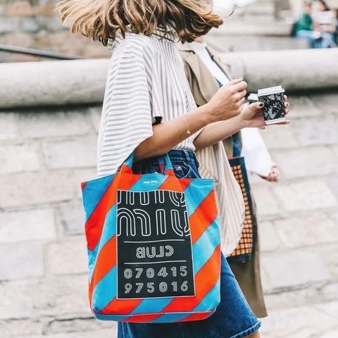 Miumiu 紅藍拼色手提包購物袋 帆布包32*12*33  95新 配件塵袋