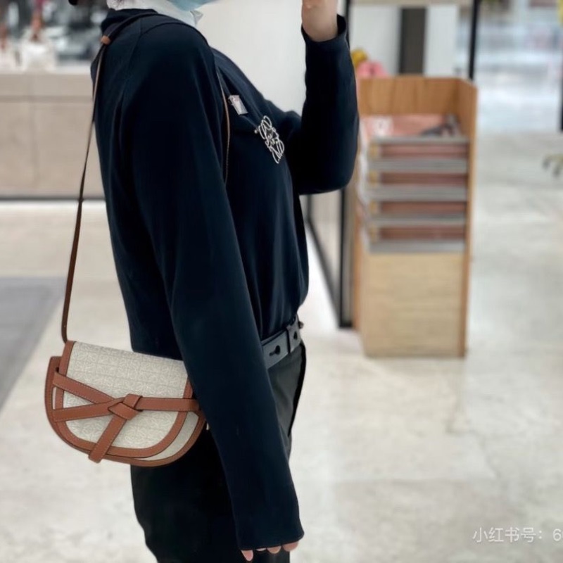 Loewe gate mini 焦糖色 牛皮 蝴蝶結 馬鞍包12.5*21*9.5 95新 配件塵袋-1
