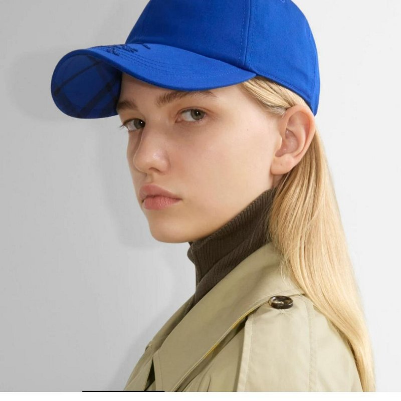 💎Han's house精品服飾💎BURBERRY 刺繡 戰馬 內裡 格紋 帽子 義大利製 現貨M 原價13500-2