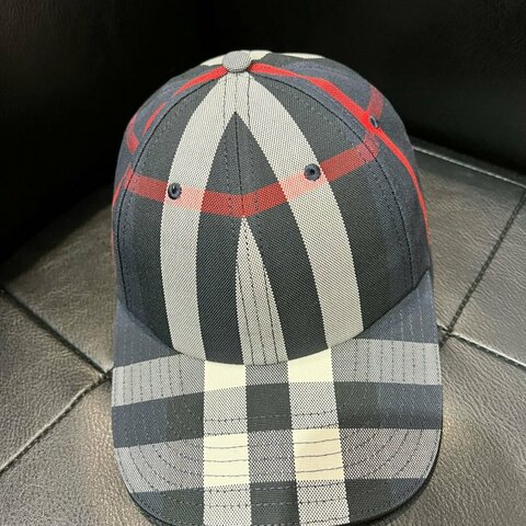 💎Han's house精品服飾💎BURBERRY 格紋 刺繡字 帽子