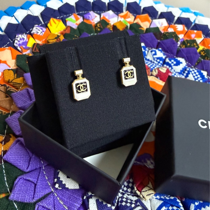 Chanel 香水雙C耳環 黑白-1