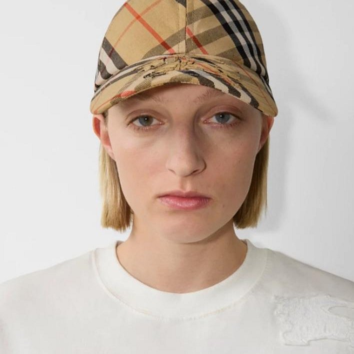 💎Han's house精品服飾💎 BURBERRY 格紋 刺繡 戰馬 騎士 帽子 義大利製 現貨 原價13500-3