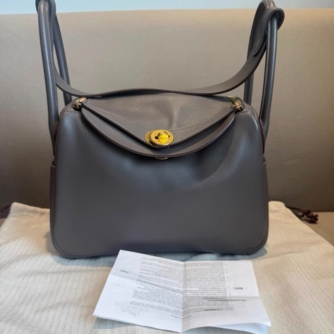 請先確認有貨再拍🩷有購証✨ Hermes愛馬仕 Lindy26 小號單肩包｜8F錫器灰+金扣｜evercolor皮