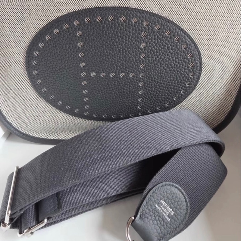 請先確認有貨再拍🩷 Hermes愛馬仕 Evelyne 29 熊貓拼色帆布 K刻,25年單,99新銀扣-2