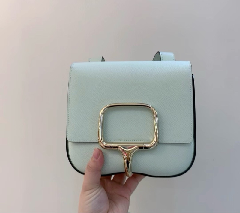 請先確認有貨再拍🩷有購證✨ Hermes愛馬仕 Della氣泡綠金扣屁股包 單肩包 w刻帶票-0