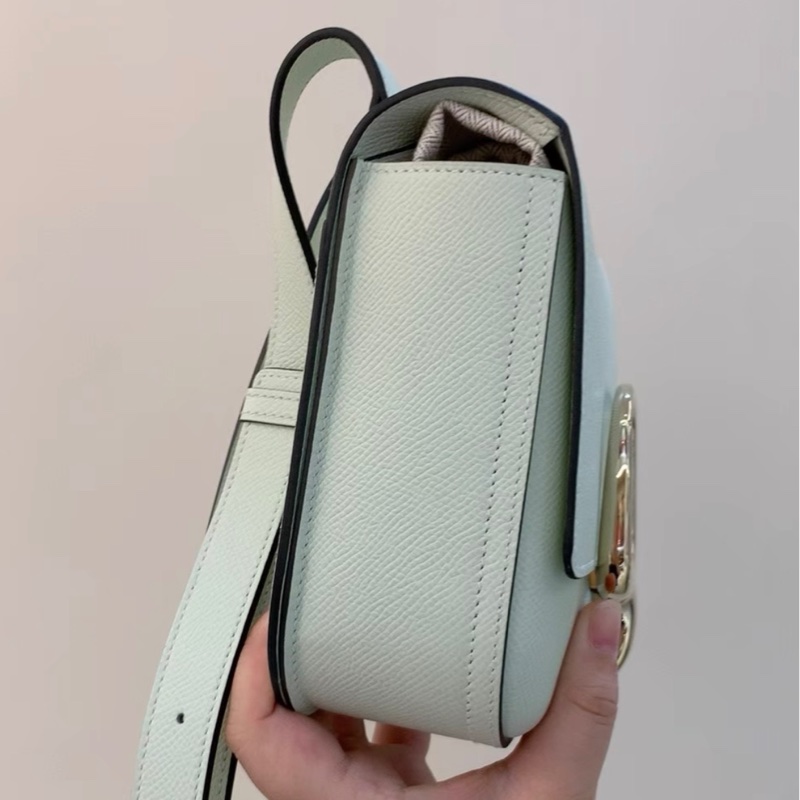 請先確認有貨再拍🩷有購證✨ Hermes愛馬仕 Della氣泡綠金扣屁股包 單肩包 w刻帶票-3