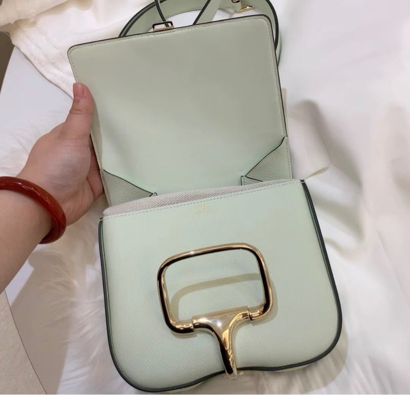 請先確認有貨再拍🩷有購證✨ Hermes愛馬仕 Della氣泡綠金扣屁股包 單肩包 w刻帶票-6