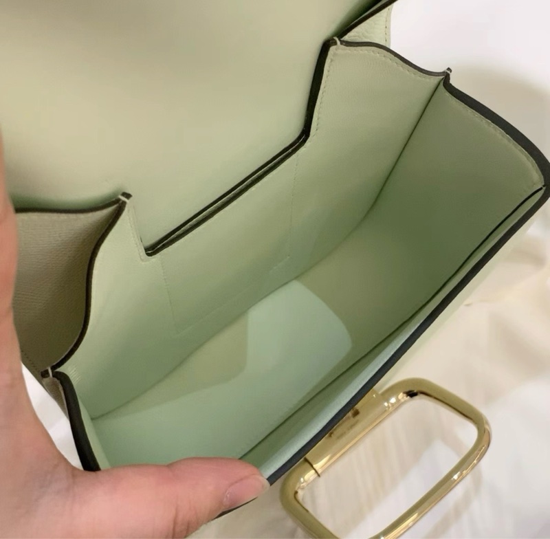 請先確認有貨再拍🩷有購證✨ Hermes愛馬仕 Della氣泡綠金扣屁股包 單肩包 w刻帶票-7