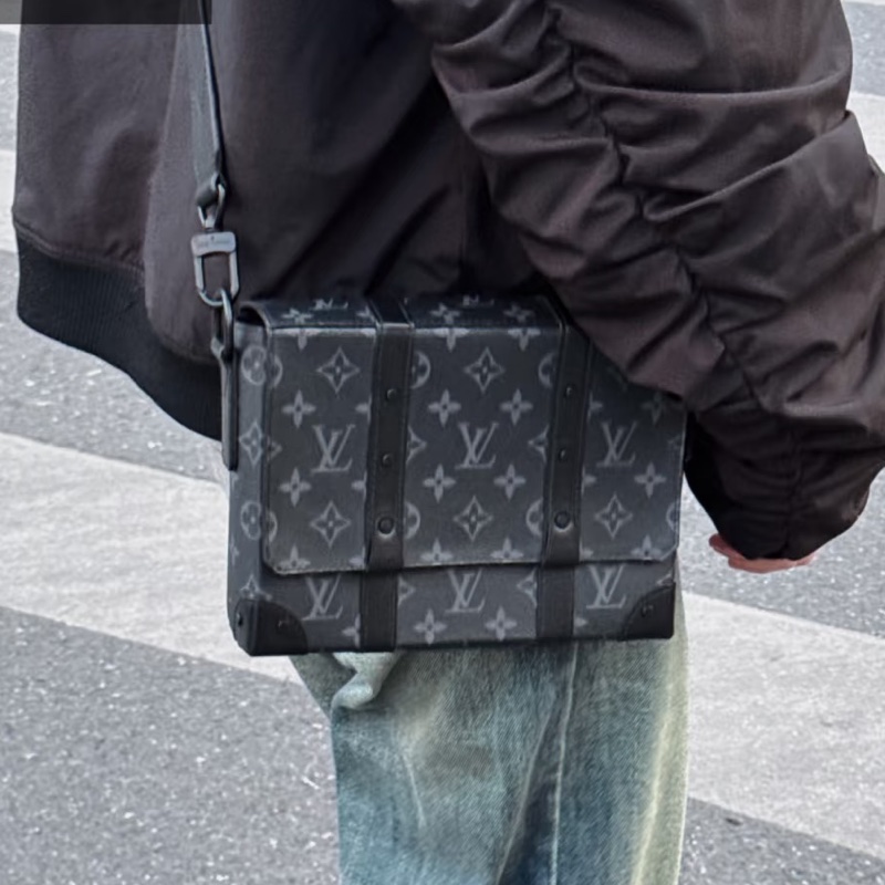 帥翻天😎實用款99新🆕Lv路易威登全黑老花trunk黑武士盒子包郵差包單肩斜挎包-2