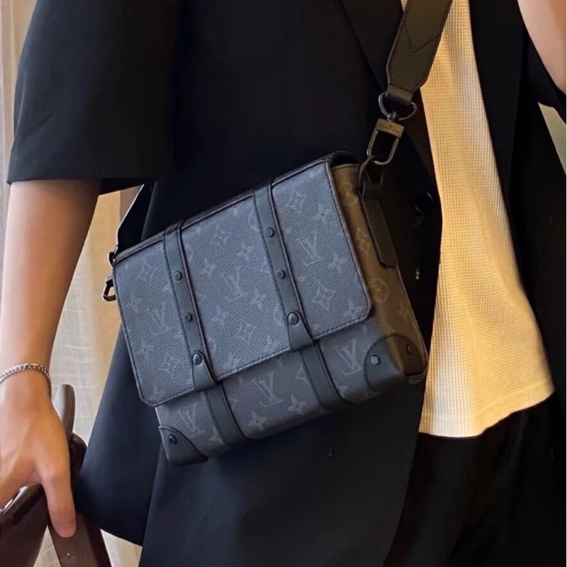 帥翻天😎實用款99新🆕Lv路易威登全黑老花trunk黑武士盒子包郵差包單肩斜挎包-6