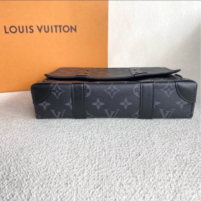 帥翻天😎實用款99新🆕Lv路易威登全黑老花trunk黑武士盒子包郵差包單肩斜挎包-12