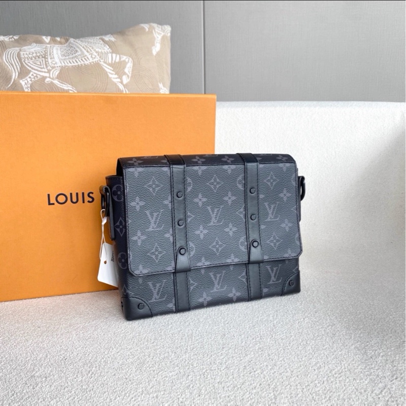 帥翻天😎實用款99新🆕Lv路易威登全黑老花trunk黑武士盒子包郵差包單肩斜挎包-13