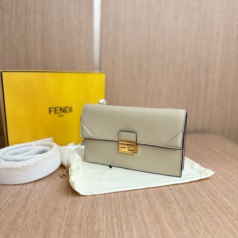 99新芬迪/Fendi 金扣小號斜挎包 尺寸：19×12×3  大象灰 附件盒子塵袋，