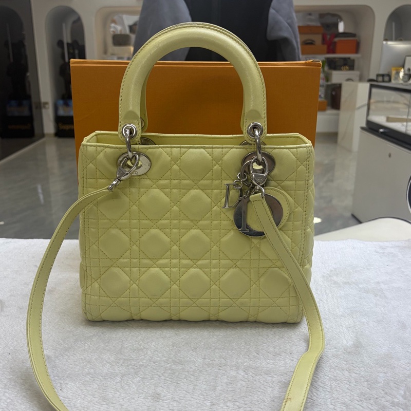 迪奧/Dior 戴妃五格銀扣羊皮小雞黃13年編碼 尺寸:24*20*11-0