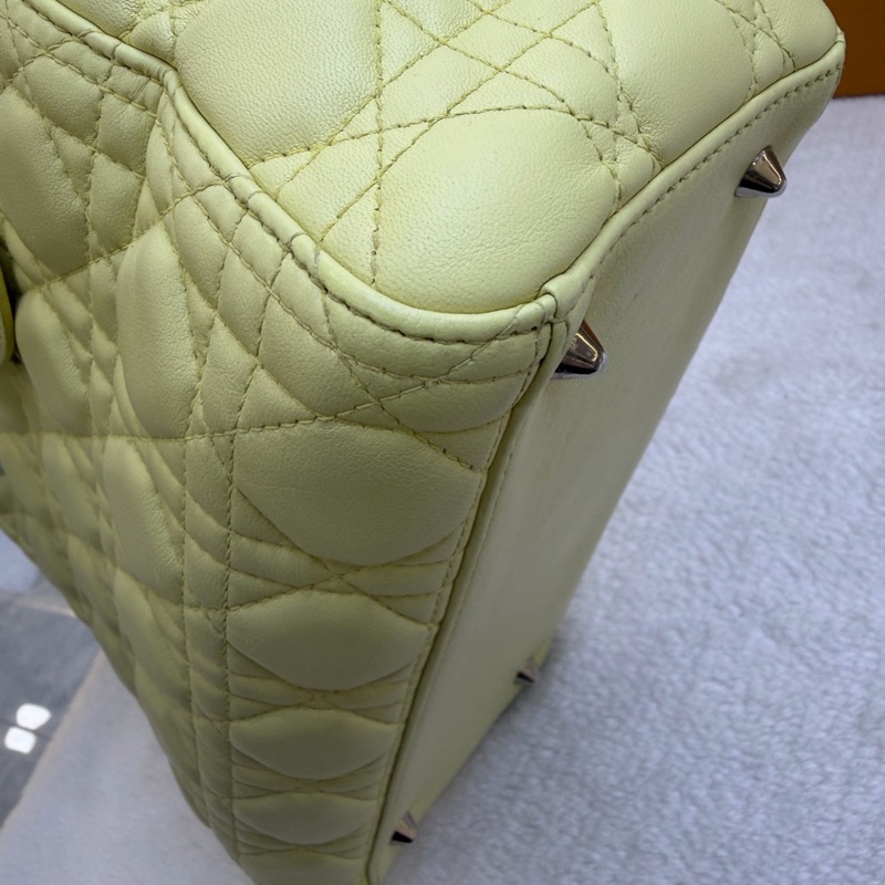 迪奧/Dior 戴妃五格銀扣羊皮小雞黃13年編碼 尺寸:24*20*11-6