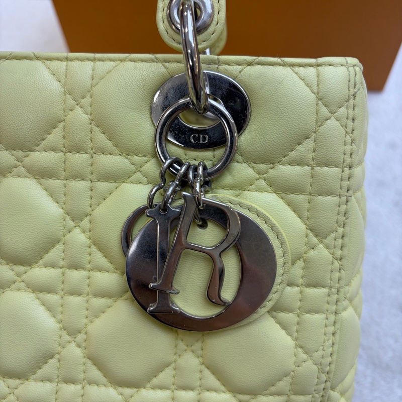 迪奧/Dior 戴妃五格銀扣羊皮小雞黃13年編碼 尺寸:24*20*11-7