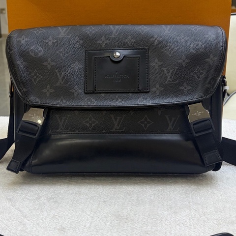 路易威登/Louis Vuitton Voyager黑武士郵差包小號芯片款無破裂