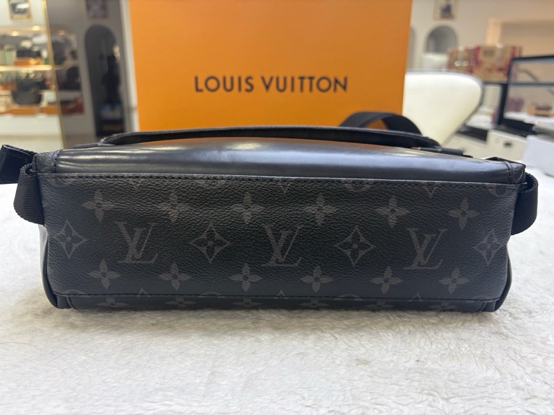 路易威登/Louis Vuitton Voyager黑武士郵差包小號芯片款無破裂-3