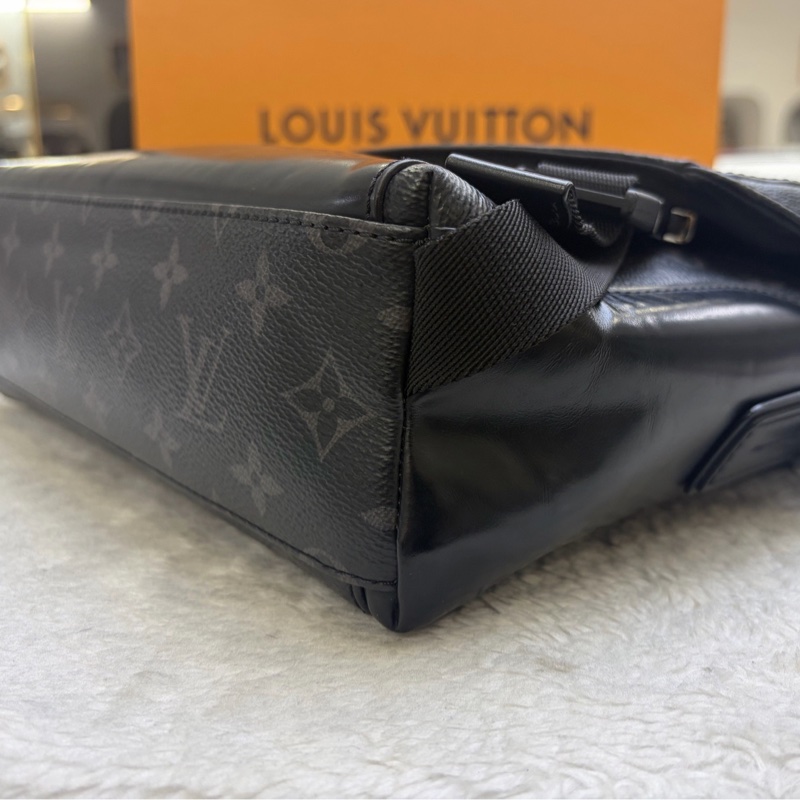 路易威登/Louis Vuitton Voyager黑武士郵差包小號芯片款無破裂-4