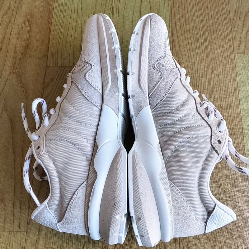 閒置新CELINE賽琳 新款凱旋門Runner 小牛皮 圓頭系帶 低幫 生活休閒鞋 女款 米色 尺碼：37 碼-1