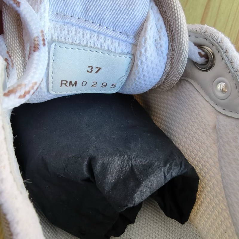 閒置新CELINE賽琳 新款凱旋門Runner 小牛皮 圓頭系帶 低幫 生活休閒鞋 女款 米色 尺碼：37 碼-6