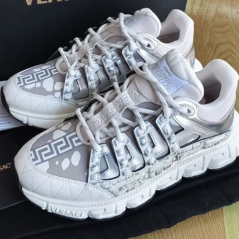 閒置新 未使用 Versace範思哲 Trigreca 潮流 低幫 運動休閒鞋 男款 白 尺碼：40 碼