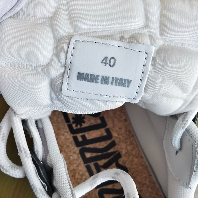 閒置新 未使用 Versace範思哲 Trigreca 潮流 低幫 運動休閒鞋 男款 白 尺碼：40 碼-6