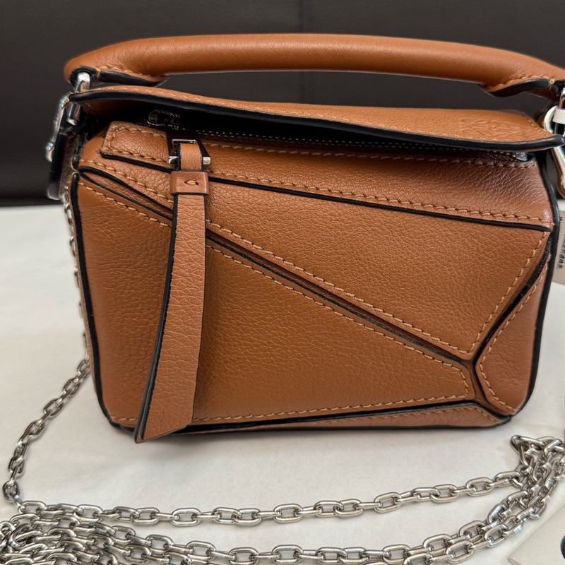 99.9新羅意威/Loewe 焦糖色puzzle nano幾何包超迷你鏈條斜挎包手提包  尺寸：12.5×8.5×5.4cm。-0